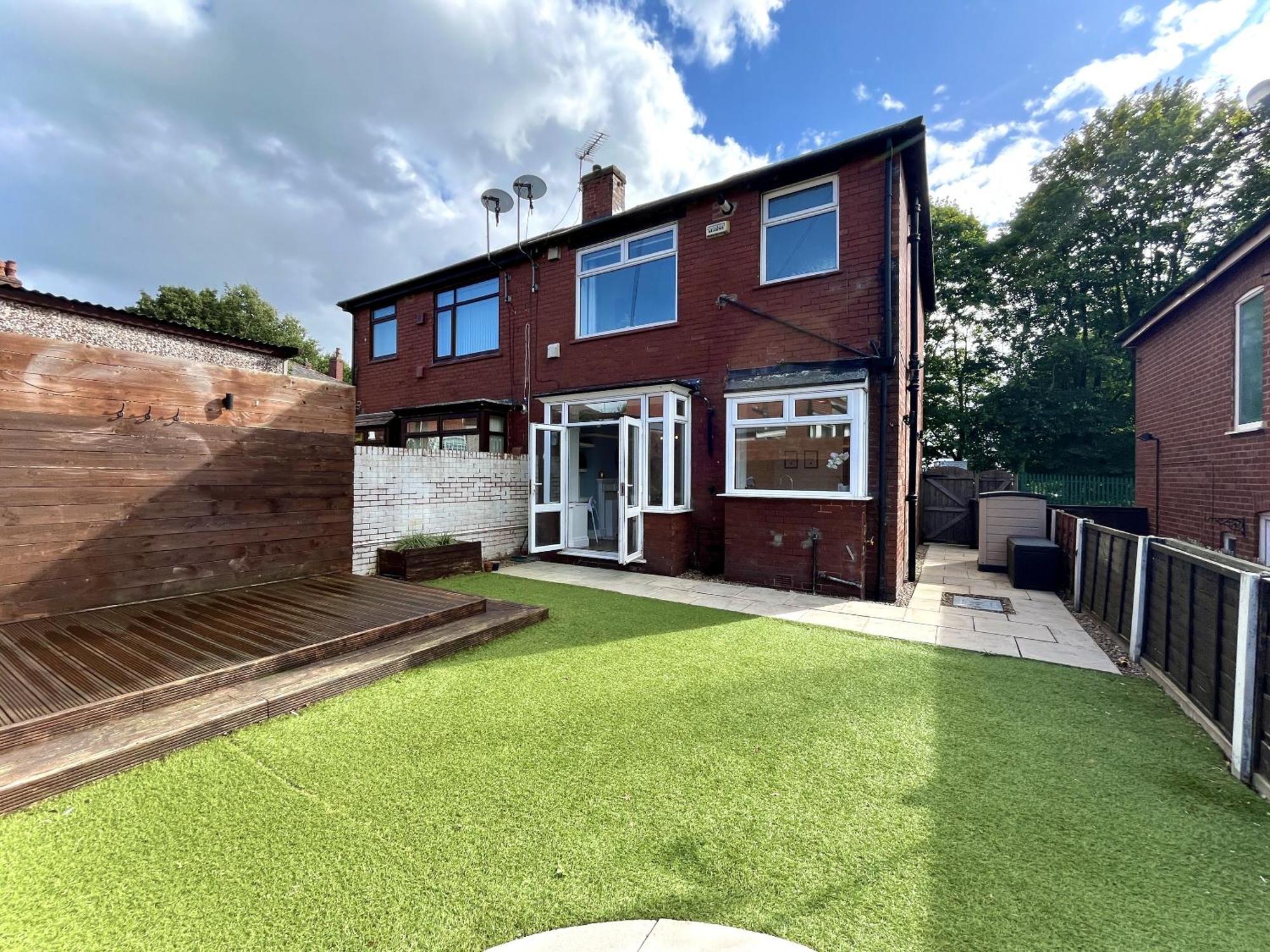 Casa de férias Stylish 3-bed In Prestwich With Free Parking