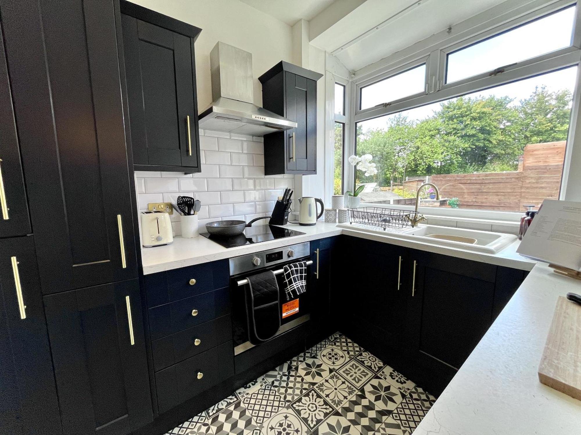 Casa de férias Stylish 3-bed In Prestwich With Free Parking *