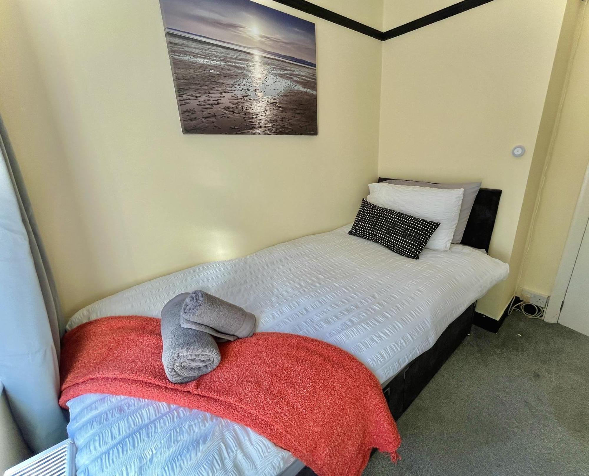 Stylish 3-bed In Prestwich With Free Parking