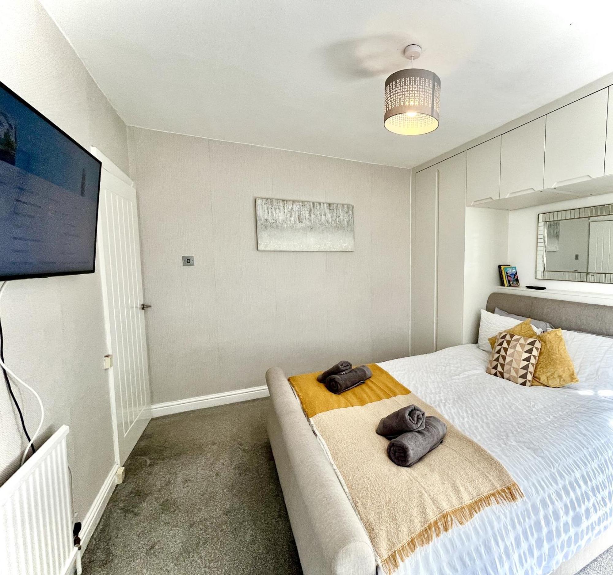 Casa de férias Stylish 3-bed In Prestwich With Free Parking